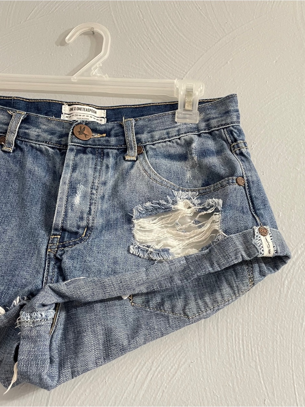 One Teaspoon Bandit Cuffed Denim Shorts Women 25 Blue Distressed Cowgirl Coastal - Picture 4 of 11